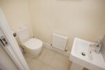 bathroom, Stretton Serviced Apartment, Castle Donington