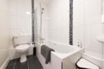 Bathroom, Windmill Lane Serviced Apartment, Dublin
