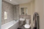 Bathroom, The Apex Serviced Apartment, St.Albans