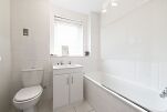 Bathroom, Christchurch Close Serviced Apartments, St Albans
