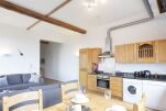 Kitchen and Dining Area, Raleigh Loft Serviced Apartment, Nottingham