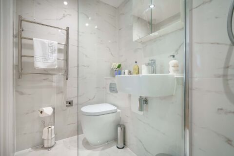 Shower Room, Victoria Road Serviced Apartments, Cambridge