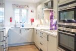 Kitchen, Windrush Lake Serviced Accommodation, Cirencester