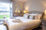 Bedroom, Windrush Lake Serviced Accommodation, Cirencester