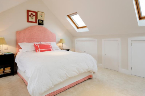 Bedroom, Frewin Road Serviced Accommodation, London