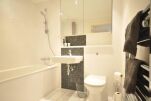 Bathroom, Moor End Serviced Apartments, Hemel Hempstead