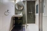 Bathroom, Gothic Baixos