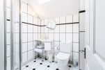 Bathroom, Parade Serviced Apartment, Cheltenham