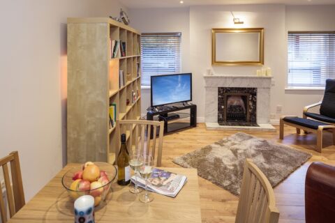 Apt 2 Morehampton Mews