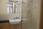 En-suite,  Equinox Place Serviced Apartments, Farnborough