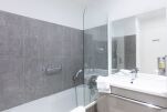 Bathroom Bright and Cosy 