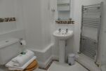 Bathroom, St. Raphael House Serviced Apartments, Basingstoke