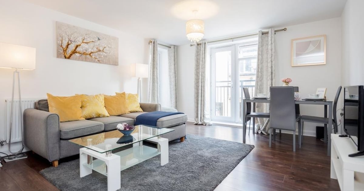 Grays Apartment in Grays Situ