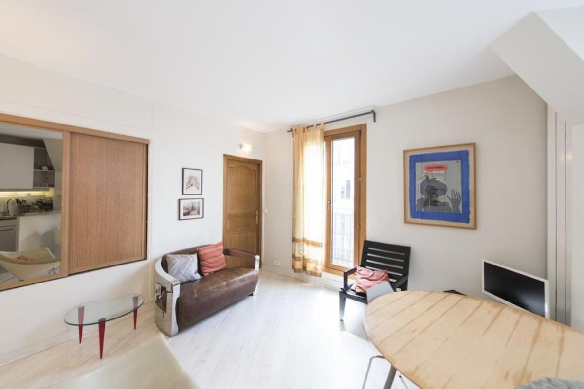 Rue Jouffroy d'Abbans Apartment in Paris