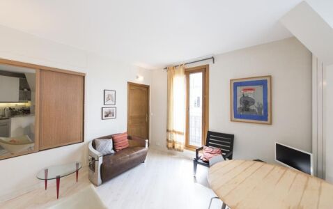 Rue Jouffroy d'Abbans Apartment