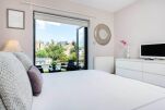 Thames Path Escape Accommodation
                                    - Fulham, West London