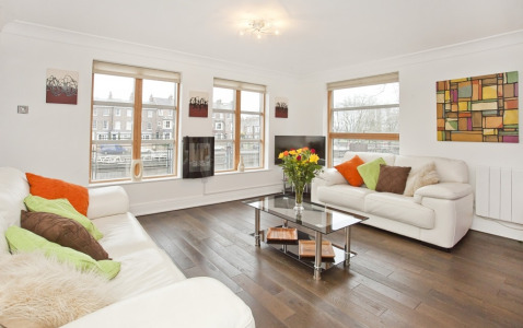 Emperors Wharf Apartment