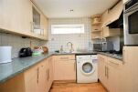 Fully equipped kitchen with washing machine