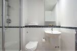 Bathroom, Bellhaven Serviced Apartments, Stratford
