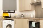 Kitchen, Quire Court Serviced Apartments, Gloucester
