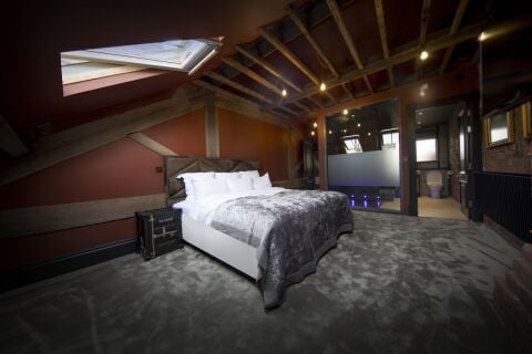 The Bells Serviced Apartments in Leeds, Bedroom