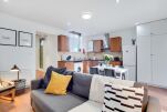 Tooting Broadway Apartment
                                    - Tooting, South West London