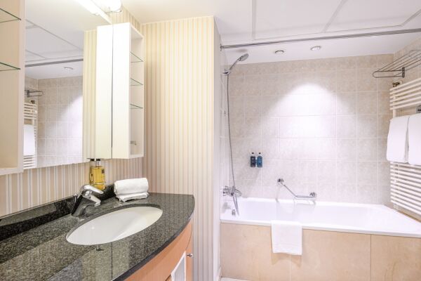Bathroom, Serviced Apartments, Square Ambiorix, Brussels