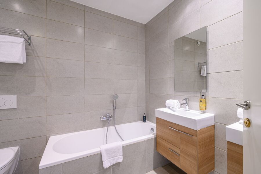 Penthouse Bathroom, Serviced Apartments, B-aparthotel Mongomery, Brussels