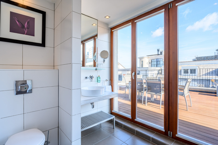 Penthouse Bathroom, B-aparthotel Grand Place, Serviced Apartments, Brussels