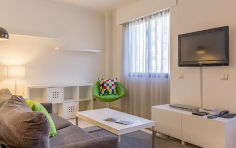 Engracia Square Apartment