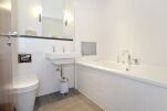 Bathroom, Lanes Serviced Apartments, Yeovil