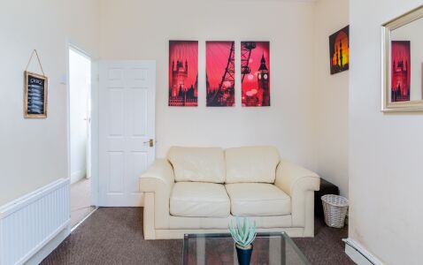 Costa Street Apartment