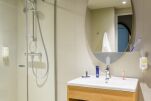 Bathroom, La Defense Puteaux Serviced Apartments, Paris