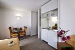 Place Charras Serviced Apartments, Courbevoie, Kitchen