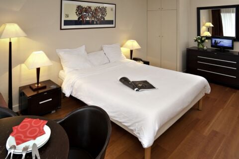 Paris Tour Eiffel Saint-Charles Serviced Apartments, Paris, Bedroom