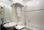 Paris Tour Eiffel Saint-Charles Serviced Apartments, Paris, Bathroom