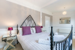 Western Cottage Accommodation
                                    - Windsor, Berkshire