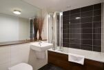 Skyline Plaza Serviced Apartments, Bathroom, Basingstoke