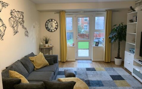 Annies Wharf Apartment