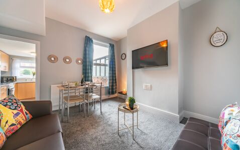 Glam Lodge Hull Accommodation