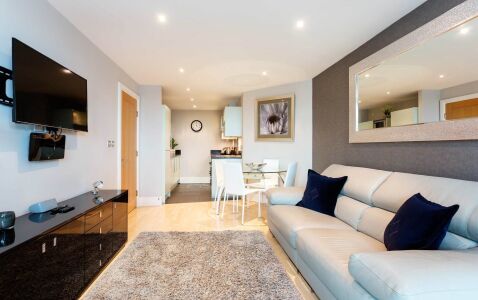 St George's Wharf Apartment
