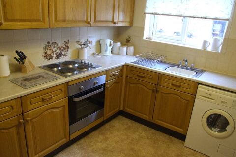 Kitchen, Drakes Close Serviced Apartment, Bridgwater