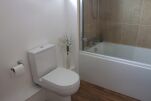 Bathroom, Drakes Close Serviced Apartment, Bridgwater