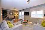 Lounge/Dining Area