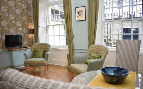 Carlton Street Apartment