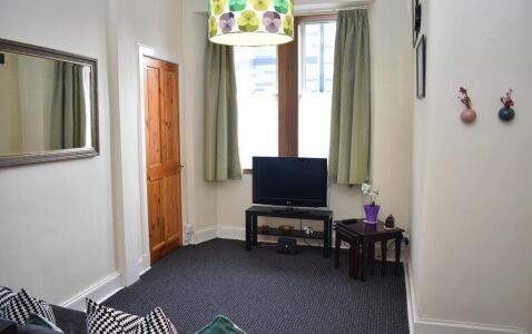 Gibson Terrace Apartment