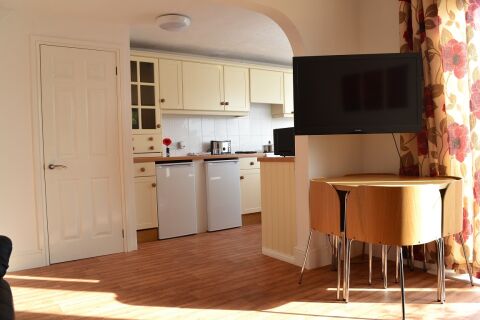 Kitchen, Tenth Avenue House Serviced Accommodation, Bristol