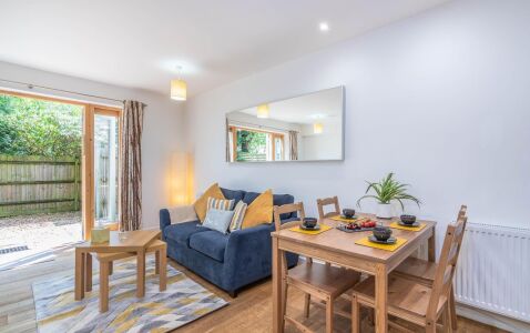 Wharf House Apartment