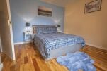 King size bedroom