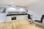 Studio Apartment Lower Ground Floor - Kitchen